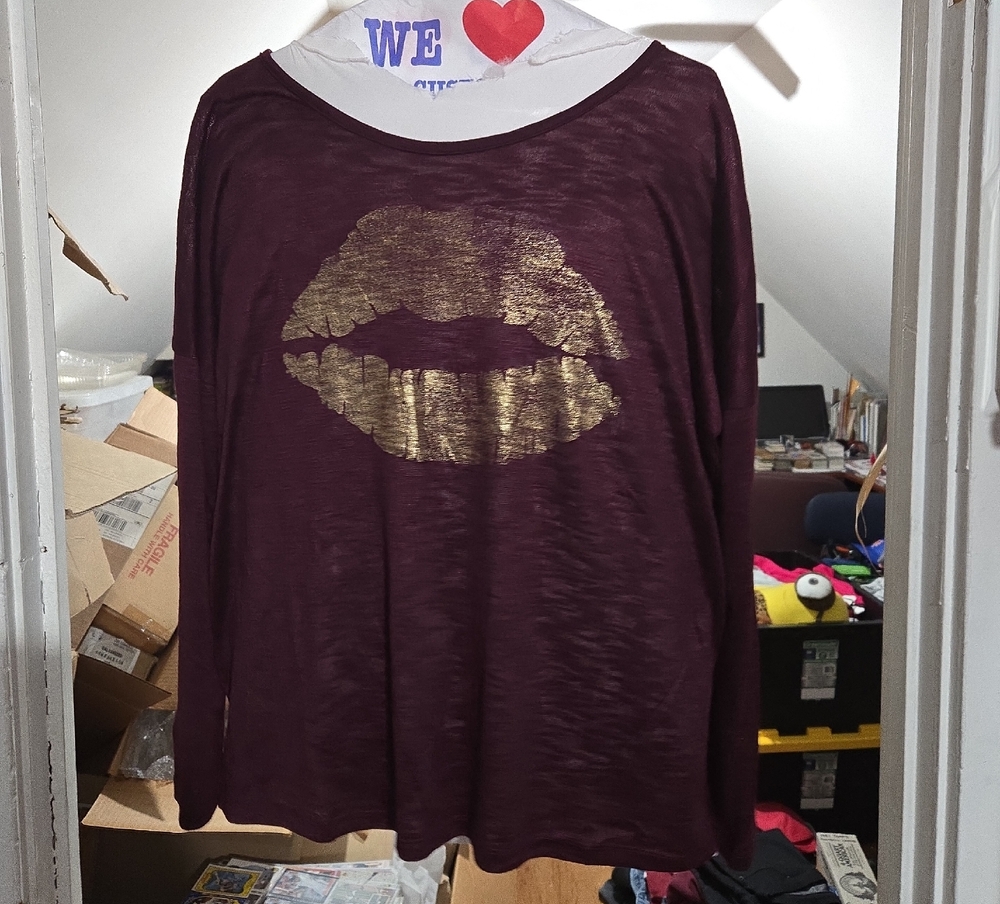 Lane Bryant Burgundy Long Sleeve with Gold Lip Design Size 18/20